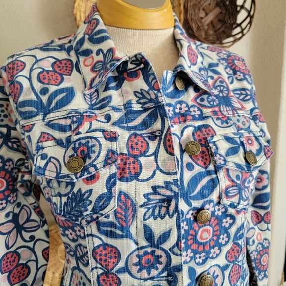 Boden Denim Lined Strawberry Print Jacket Sz 4 - Picture 6 of 7